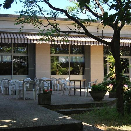 Auberge De Jeunesse Hi Arles Eksteriør bilde