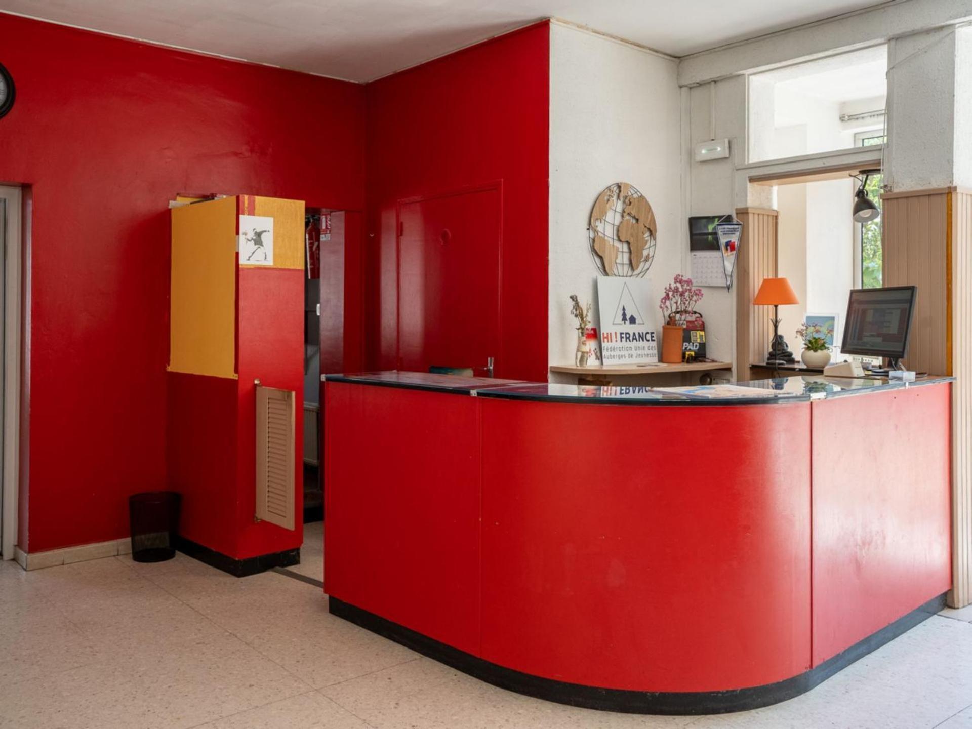 Auberge De Jeunesse Hi Arles Eksteriør bilde